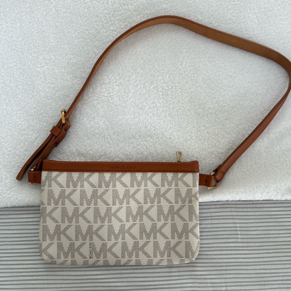 MICHAEL KORS crossbody bag (can also be used as a fanny pack)